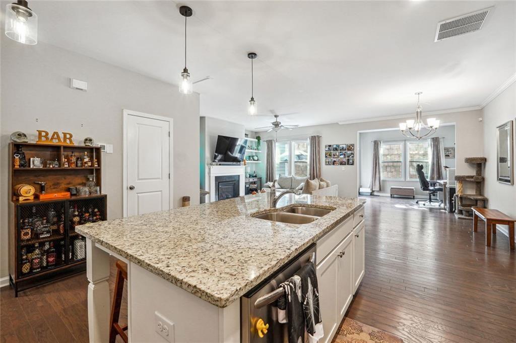 1616 Lansing Bluff Walk