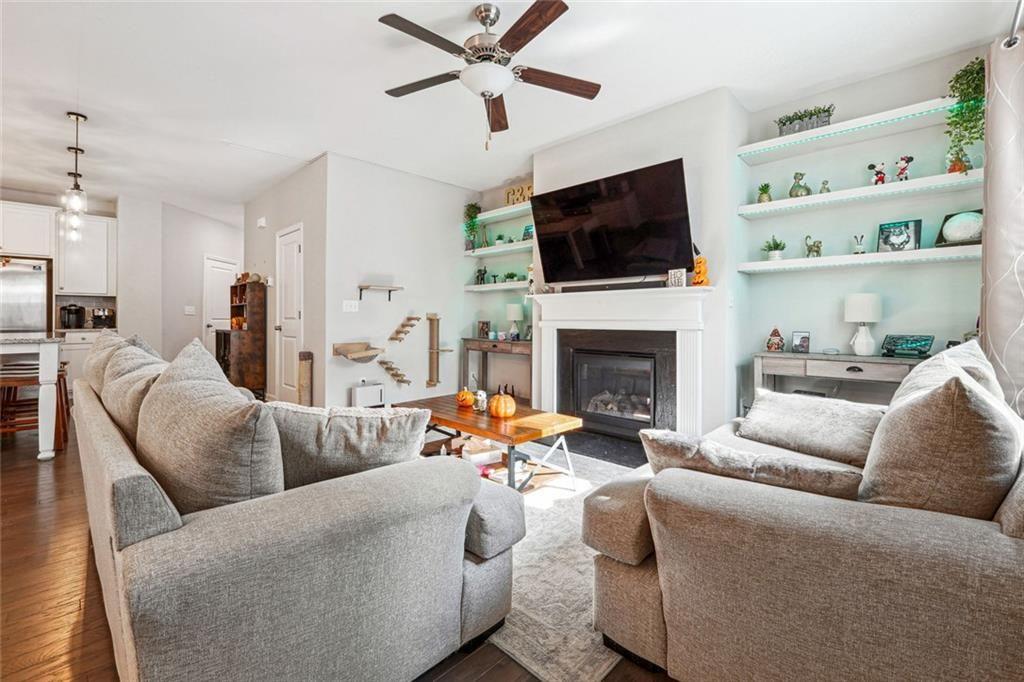 1616 Lansing Bluff Walk