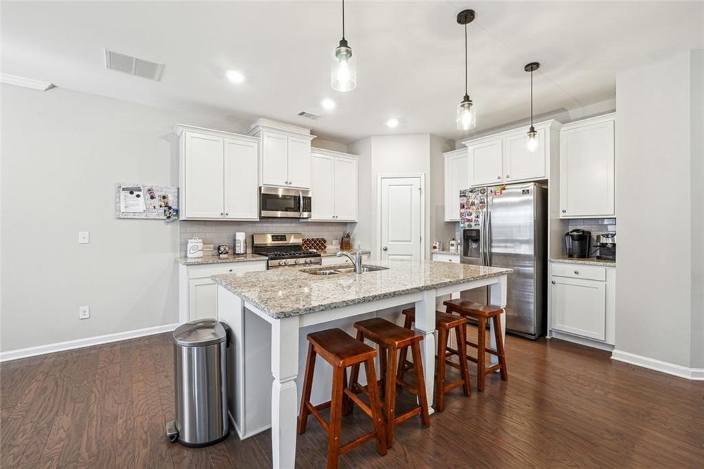 1616 Lansing Bluff Walk