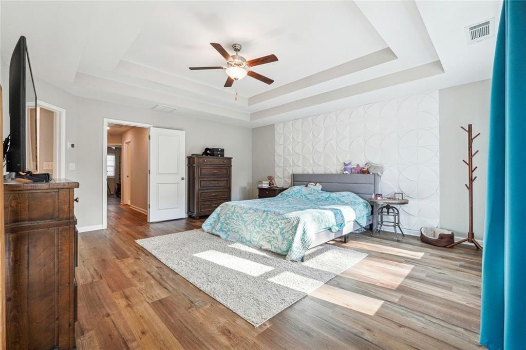1616 Lansing Bluff Walk