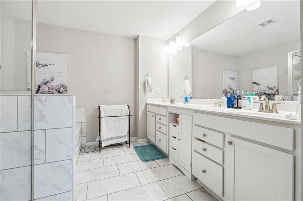1616 Lansing Bluff Walk