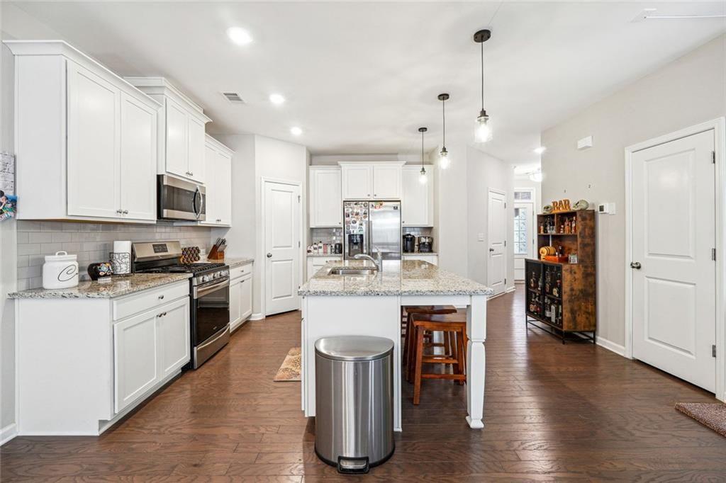 1616 Lansing Bluff Walk