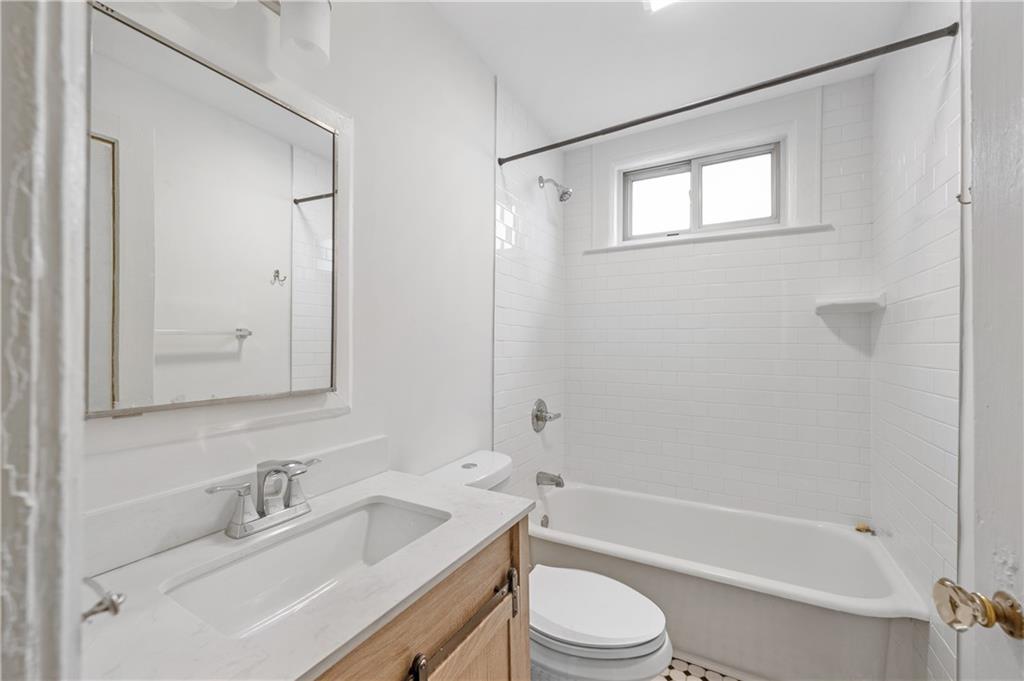 716 Lakeview Avenue NE Unit 1