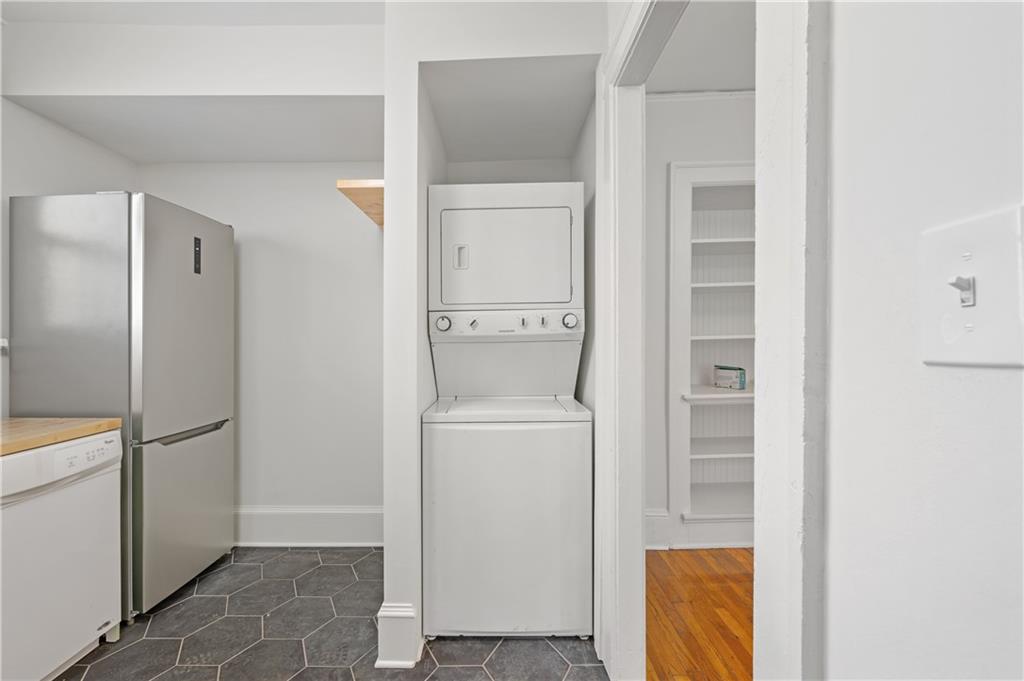 716 Lakeview Avenue NE Unit 1