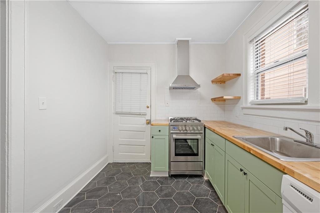 716 Lakeview Avenue NE Unit 1