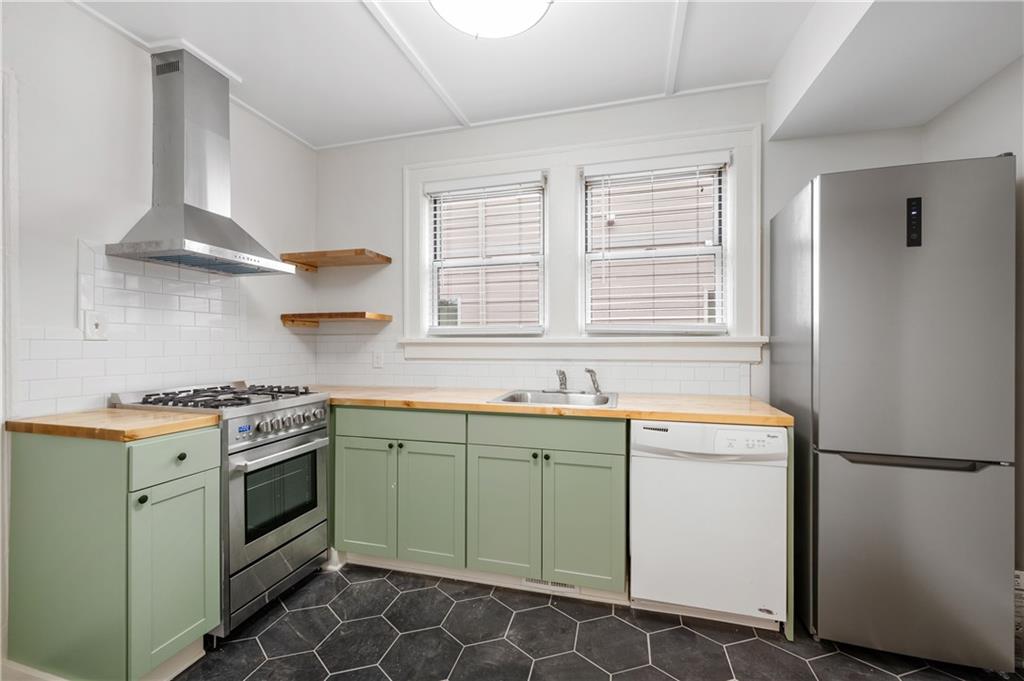 716 Lakeview Avenue NE Unit 1