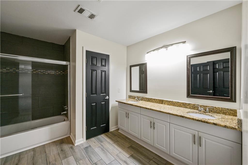 240 W Lake Drive NW
