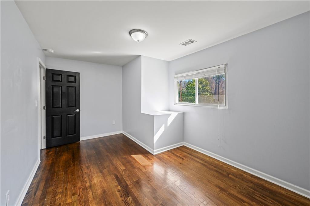 240 W Lake Drive NW