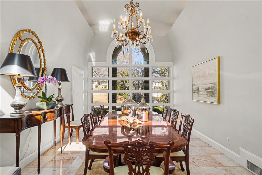 887 Berkshire Road NE