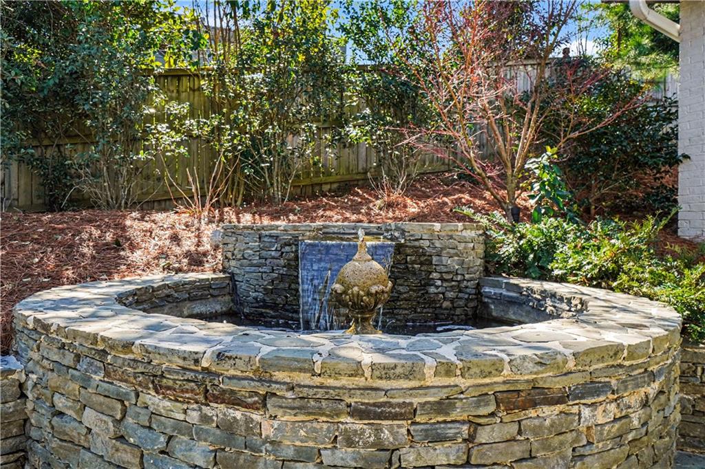 887 Berkshire Road NE