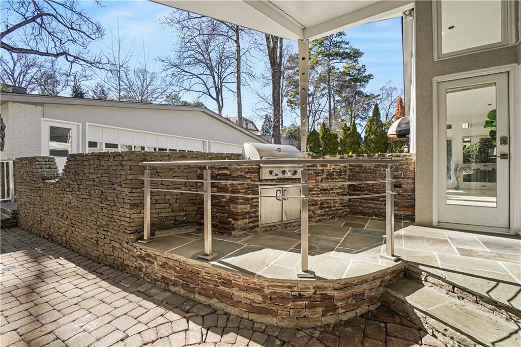 887 Berkshire Road NE