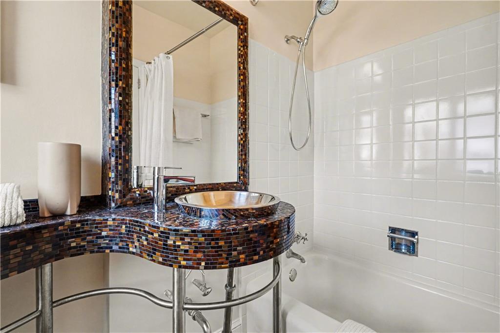 887 Berkshire Road NE