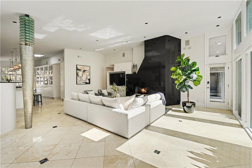 887 Berkshire Road NE