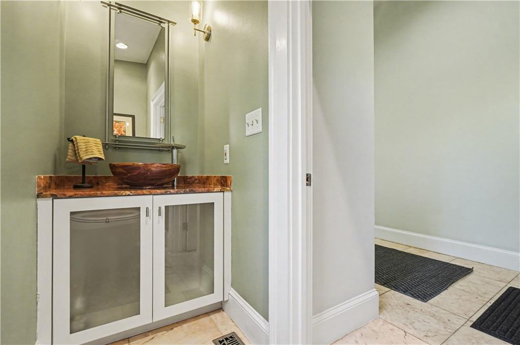 887 Berkshire Road NE