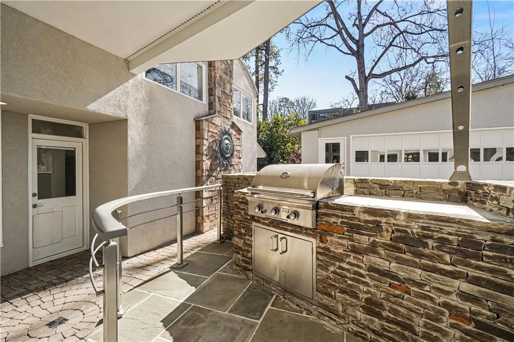 887 Berkshire Road NE