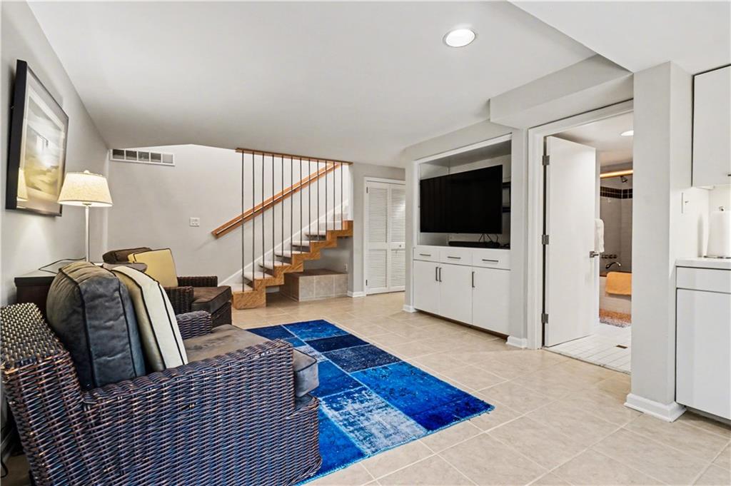 887 Berkshire Road NE