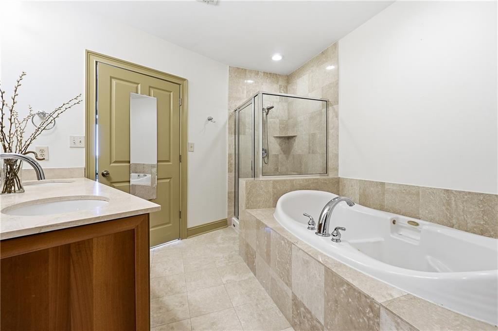 2881 Peachtree Road NE Unit 902