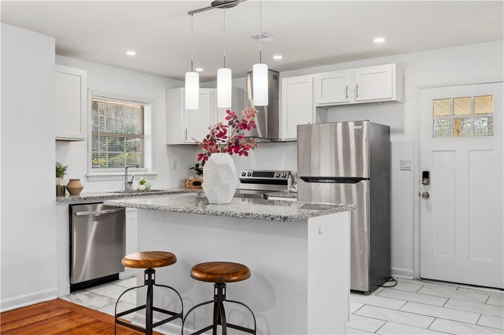 2440 Edgewater Drive SW