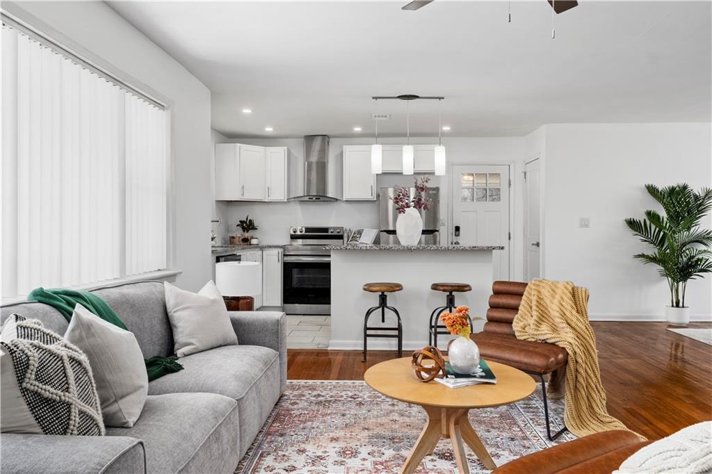 2440 Edgewater Drive SW