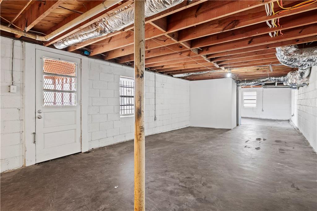 2440 Edgewater Drive SW