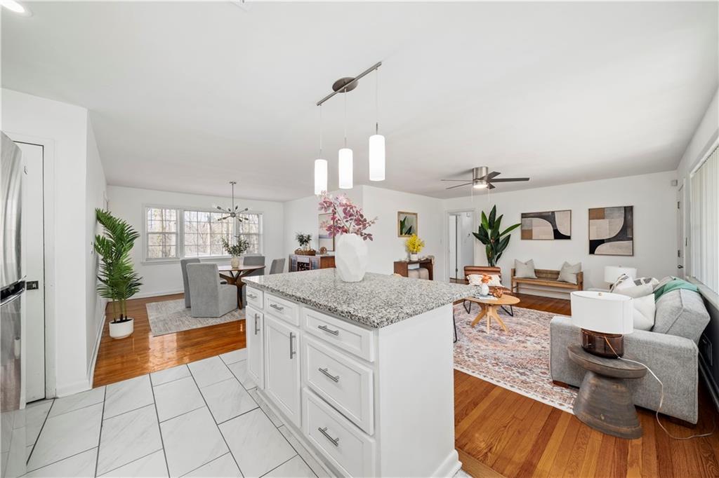 2440 Edgewater Drive SW