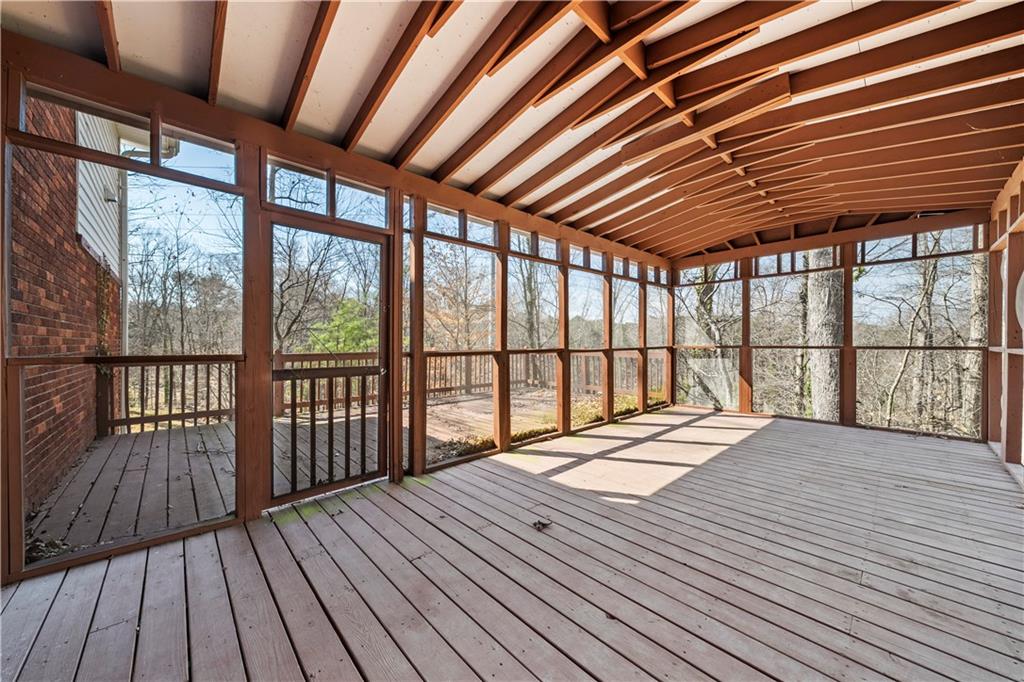 2440 Edgewater Drive SW