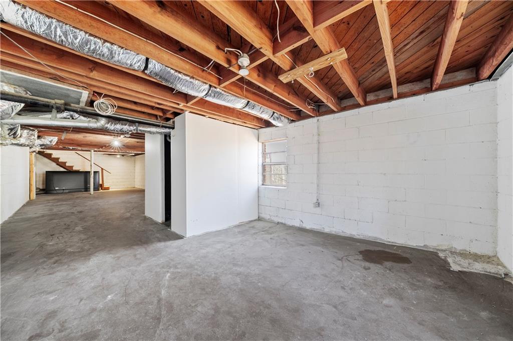 2440 Edgewater Drive SW