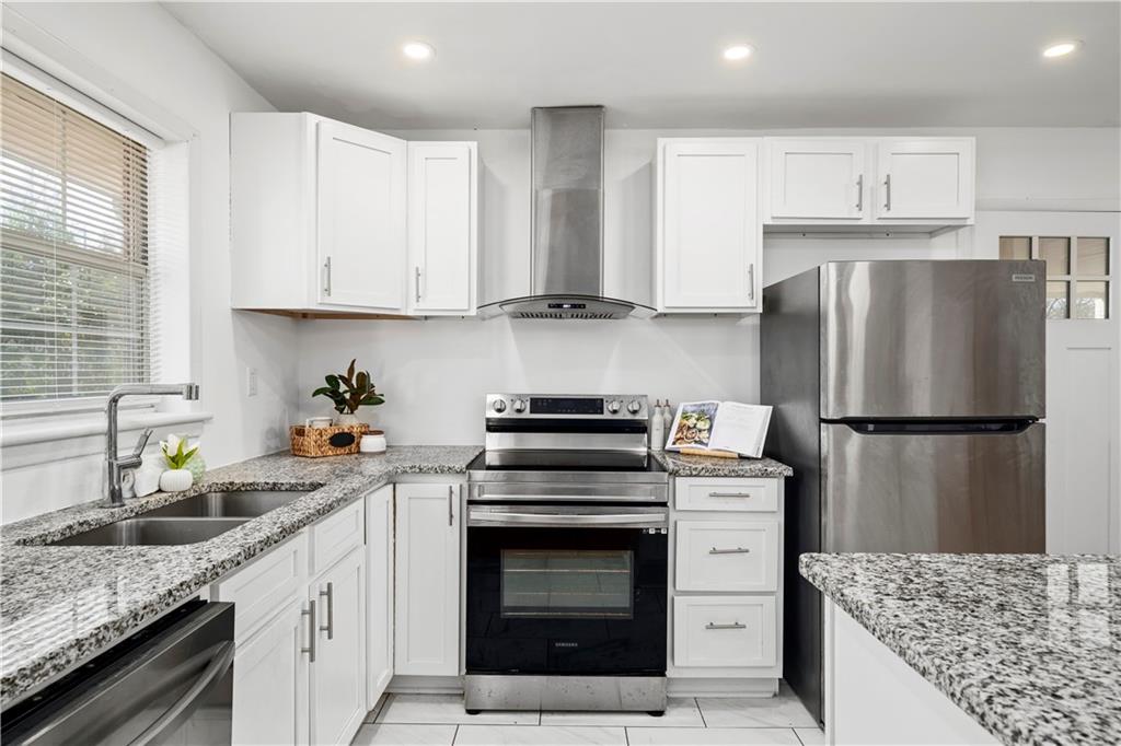 2440 Edgewater Drive SW