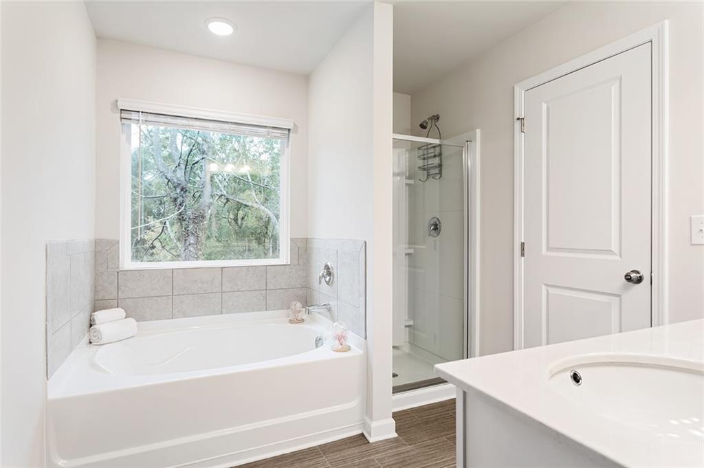 2824 Saratoga Lake View