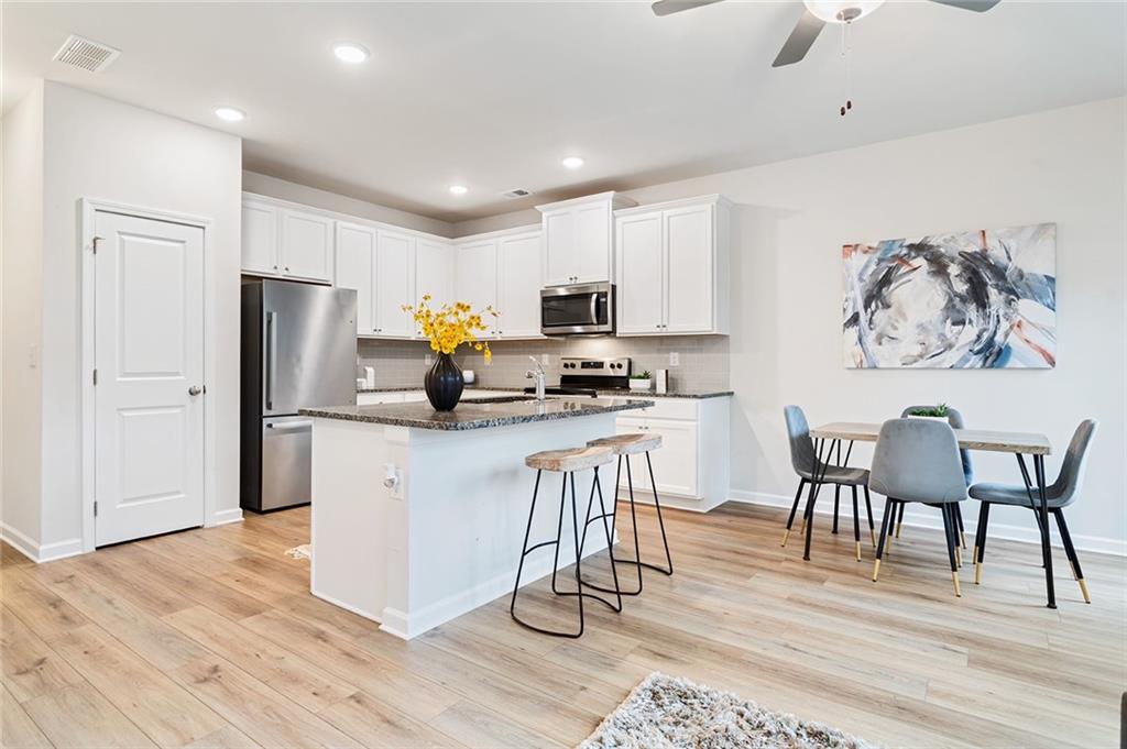 2824 Saratoga Lake View