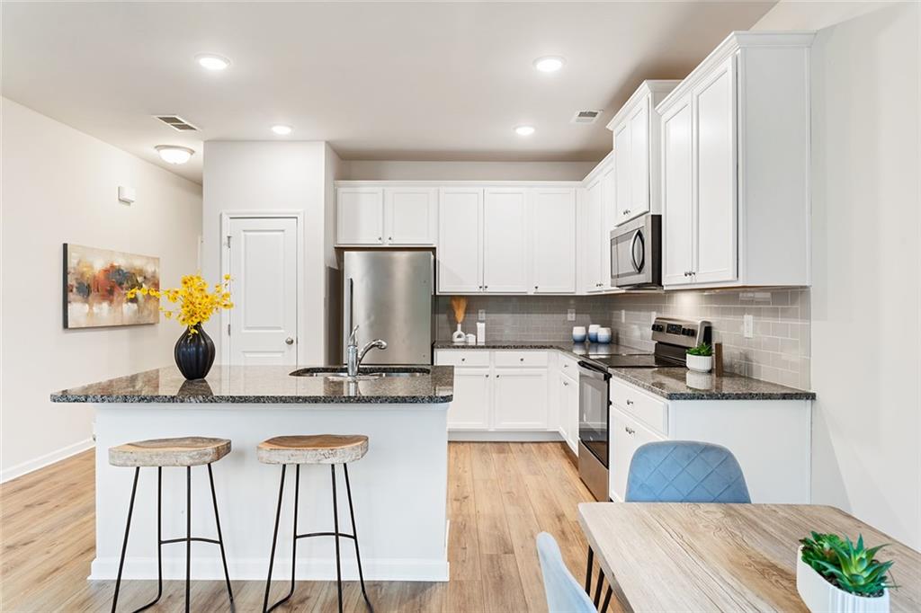 2824 Saratoga Lake View