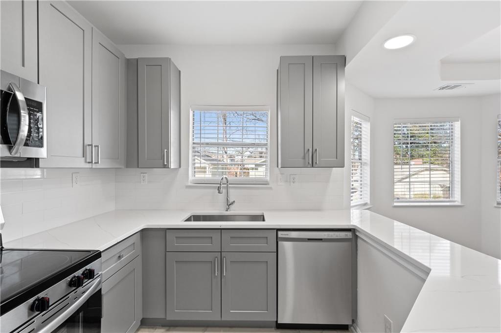 567 Winton Terrace NE Unit B