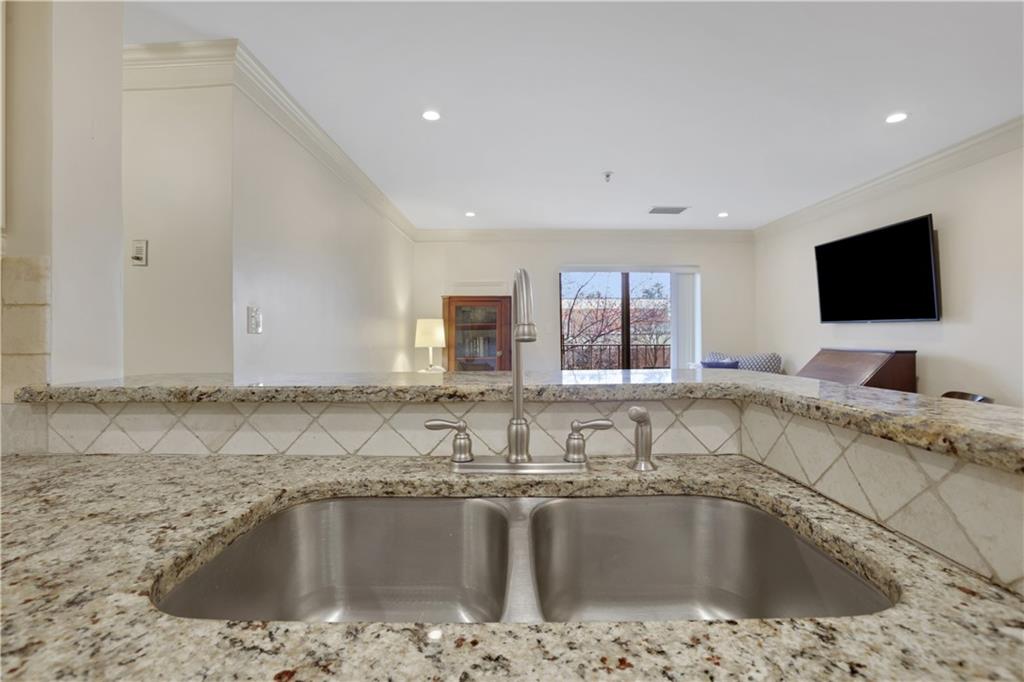 300 Johnson Ferry Road NE Unit B206