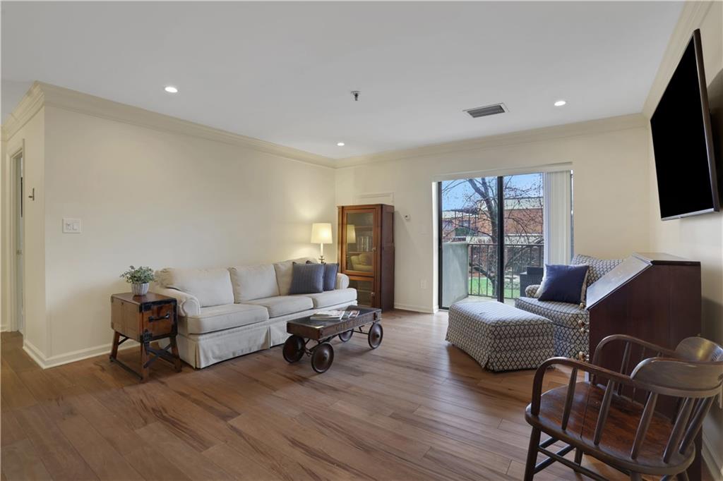 300 Johnson Ferry Road NE Unit B206