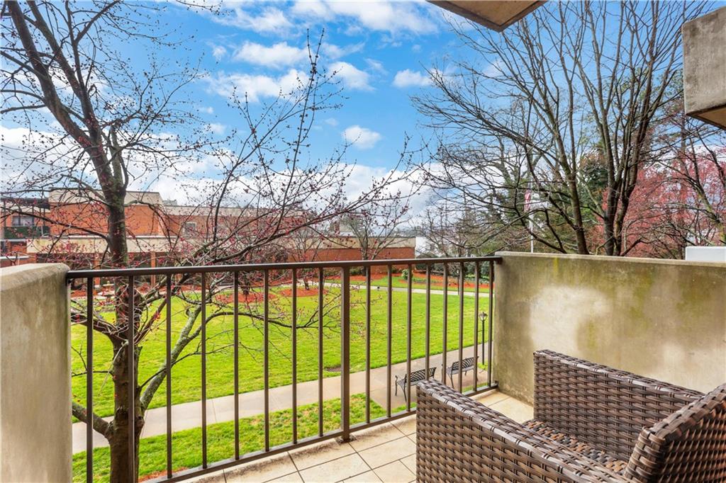 300 Johnson Ferry Road NE Unit B206