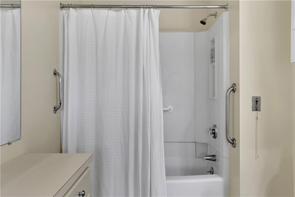 300 Johnson Ferry Road NE Unit B206