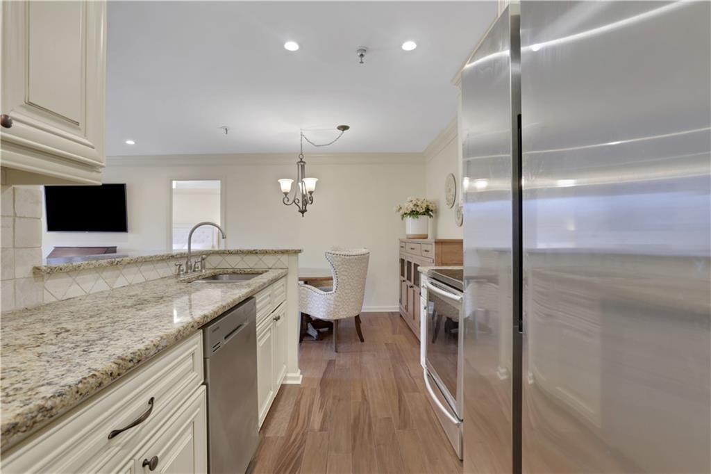 300 Johnson Ferry Road NE Unit B206