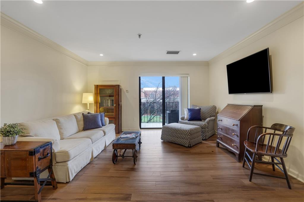 300 Johnson Ferry Road NE Unit B206