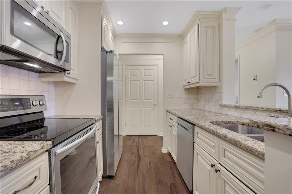 300 Johnson Ferry Road NE Unit B206