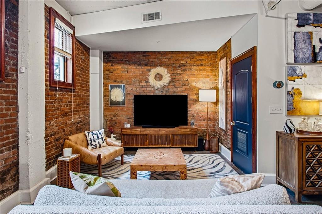 908 Juniper Street NE Unit 4