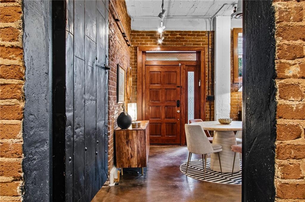 908 Juniper Street NE Unit 4