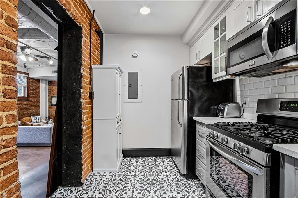 908 Juniper Street NE Unit 4