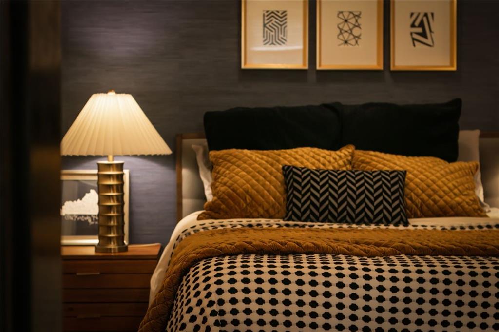 908 Juniper Street NE Unit 4