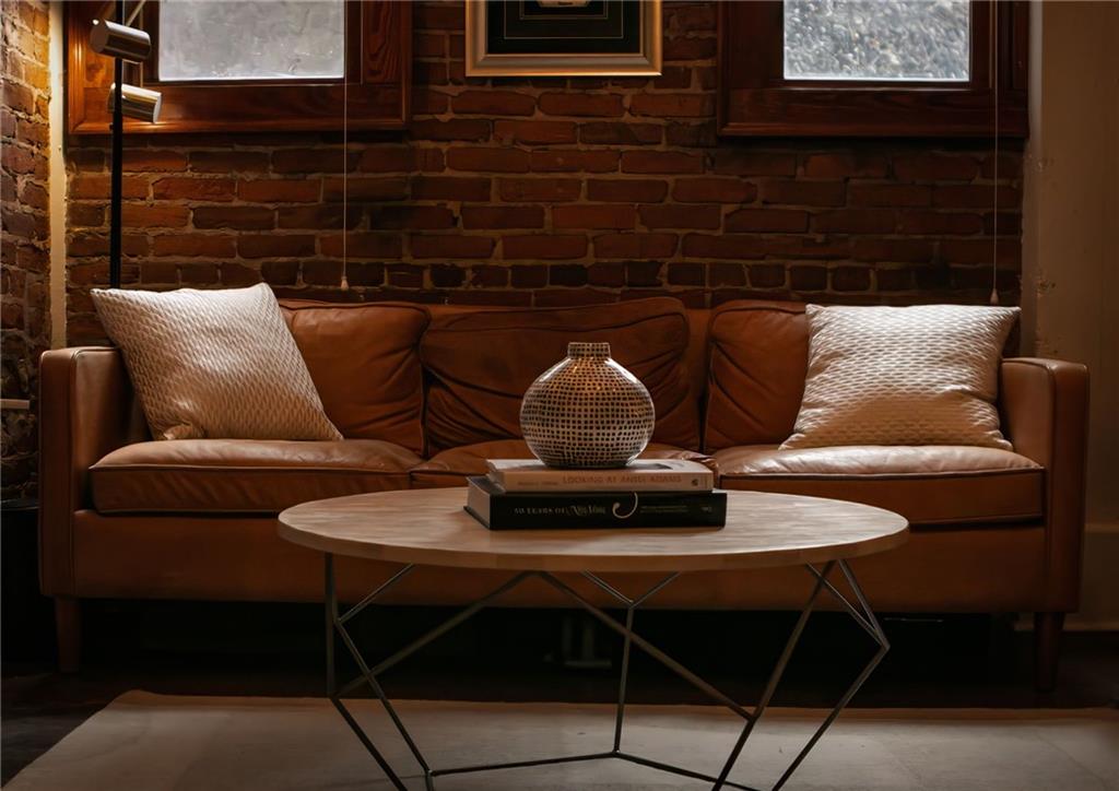 908 Juniper Street NE Unit 4