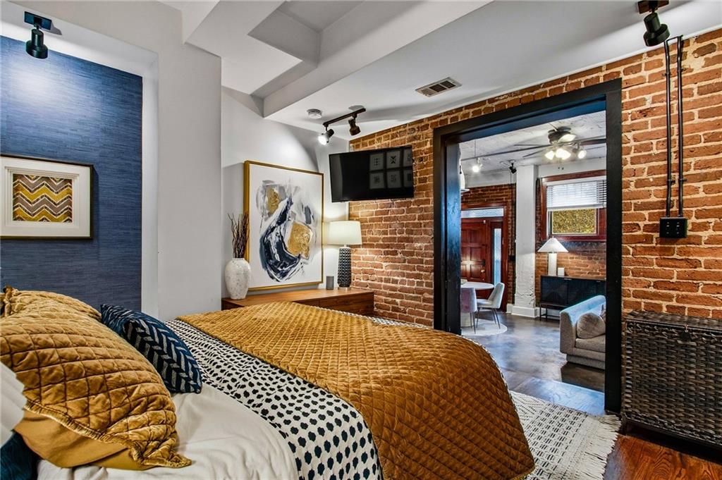 908 Juniper Street NE Unit 4