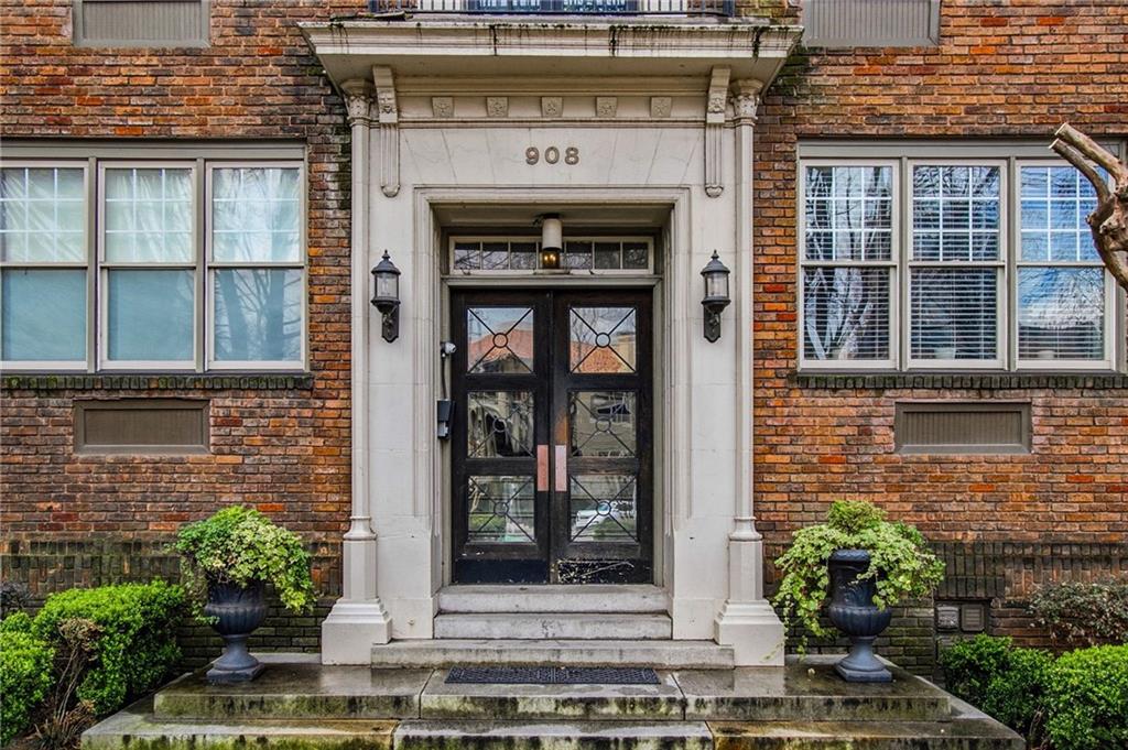 908 Juniper Street NE Unit 4