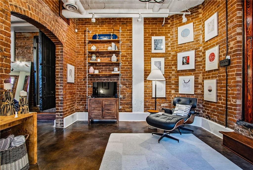 908 Juniper Street NE Unit 4