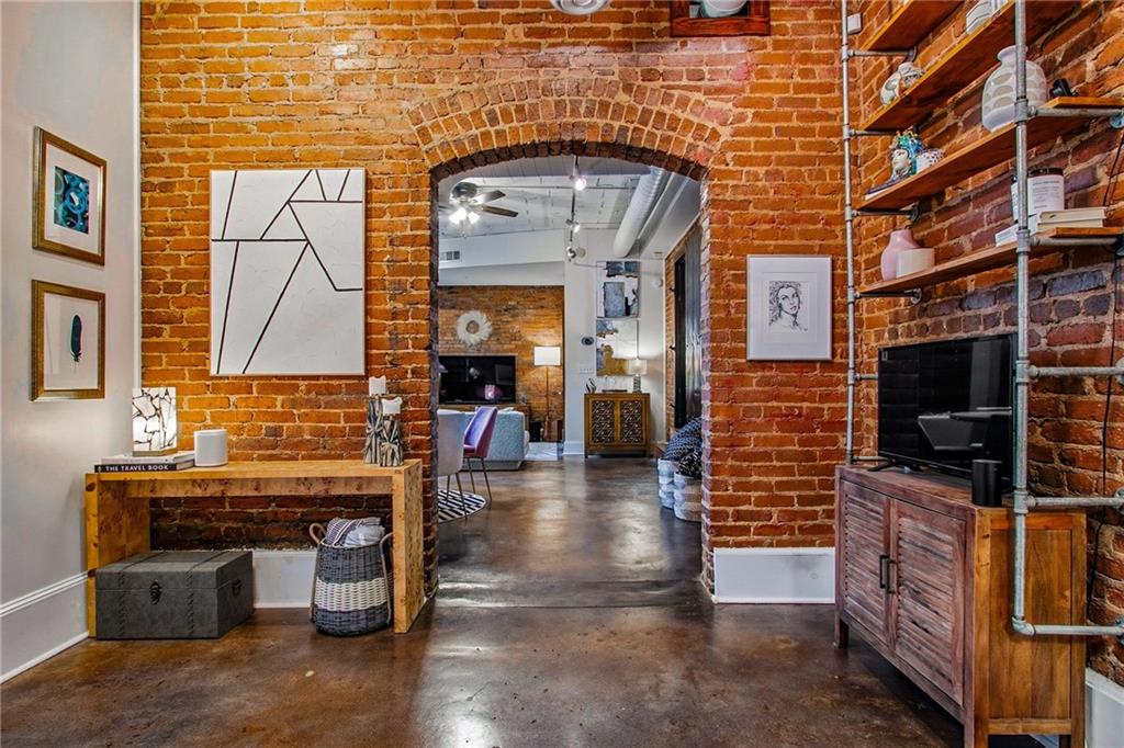 908 Juniper Street NE Unit 4