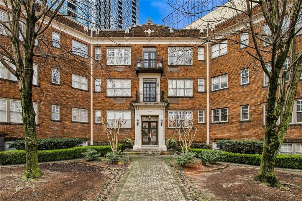 908 Juniper Street NE Unit 4