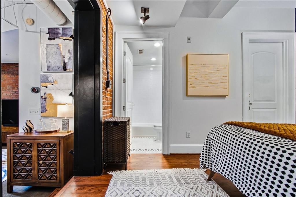 908 Juniper Street NE Unit 4